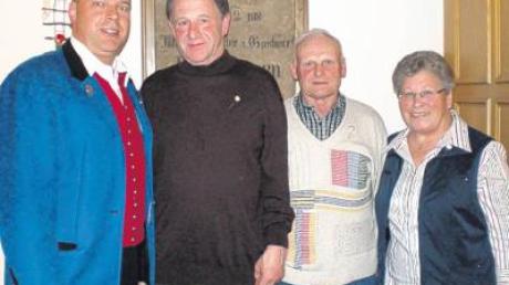 Für langjährige Mitgliedschaft ehrte der Vorsitzende Werner Hämmerle (links) Hermann Zech, Johann Leitmayer und Maria Bihler (von links).  