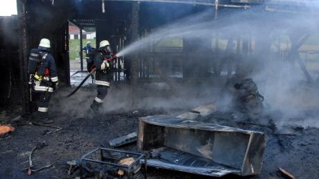 Bei dem Brand, der sich am Sonntag, 29. Juli, im Kapellenweg in Schwabegg ereignete, war ein Pferdestall mit Heustadel komplett in Flammen aufgegangen. 