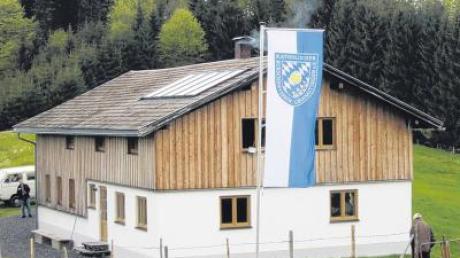Nach zehn Jahren Arbeit konnte der Burschenverein die vereinseigene Hütte Anfang Mai einweihen.  