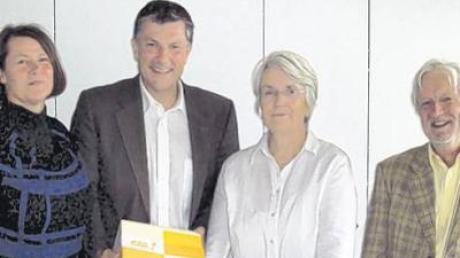 Bei der ersten Energiesprechstunde im Bobinger Rathaus trafen zusammen (von links): Monika Gebhard, Bürgermeister Bernd Müller, Petra Willmann und Volker Lang. 