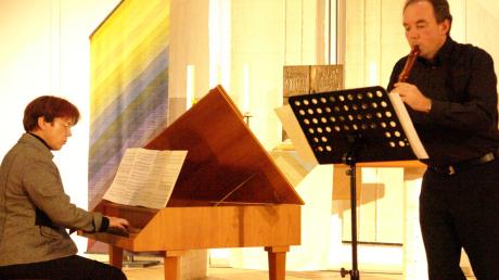 Mit einer Sonate - nicht von Bach! - begrüßten Sigrid Pröbstl und Pfarrer Peter Lukas die Konzertbesucher zum zweiten Set des Programms in der Dreifaltigkeitskirche