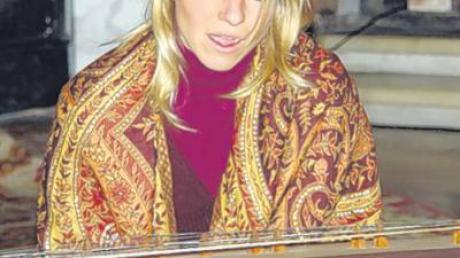 Isabell Münsch improvisierte an diesem Instrument, das Klänge von Harfe und Sitar vereint...