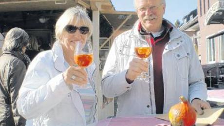 Gestern auf dem Weinfest: Anke und Manfred Köhler bei einem Gläschen Aperol Spritz.  
