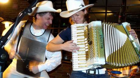 Rolf Berger (links) und Anja Baldauf bringen Südstaatenmusik nach Mittelneufnach. 