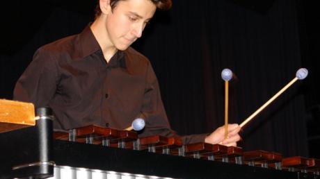 Beifallsrufe erhielt der junge Solist Johannes Göppel für sein Solo an der Marimba.  