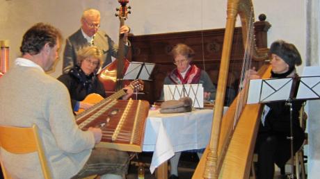 Die Geretshauser Stubenmusik war zum 26. Mal zum Adventskonzert in Langenneufnach. 