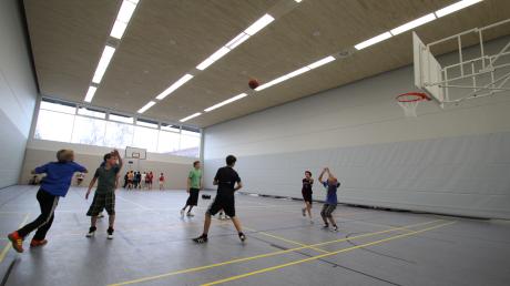 Die neue Dreifachsporthalle bietet dem größten Gymnasium in Schwaben jetzt wieder ausreichend Platz für Sportunterricht - und hat der Stadt eine weitere hochkarätige Spielstätte beschert. 