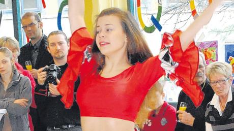 Auch ein Auftritt der Tänzerin Chiara Rosner gehörte zum Neujahrsempfang in der Bobinger Siedlung. 