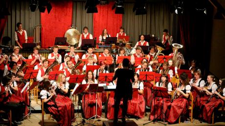 Das war ein gelungener Jahresauftakt für den Musikverein Obermeitingen. „Vorhang auf, Film ab“ hieß es an zwei Konzertabenden im ausverkauften Bürgerhaussaal.