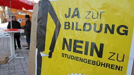 Die bayerischen Bürger haben deutlich "Ja" zur Bildung und "Nein" zu Studiengebühren gesagt.