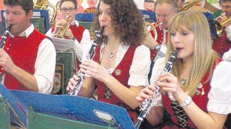 Fanden mühelos den Weg in Herzen des Publikums: die Klosterlechfelder Musiker beim Frühjahrskonzert in der Aula der Grundschule. 