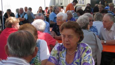 Das Fest war sehr gut besucht. „Wir hatten volles Haus“, sagt Rudi Henke vom Veteranenverein Klosterlechfeld. 
