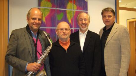 Jazzmusiker Stephan Holstein, der Künstler Helmut J. Lawrence und die Doktoren Alois Schäffler und Helmut Kohler hatten ihre ganz eigenen Ideen zu den Bildern von Schwammtuch und Co.  
