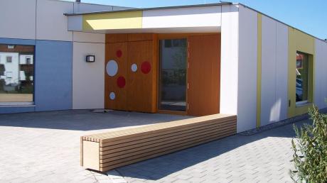 Der Krippenanbau am Untermeitinger Gießenburg-Kindergarten ist fertig. Am Samstag, 12. Oktober, wird ab 10.30 Uhr die Einweihung gefeiert, ein Tag der offenen Tür schließt sich an. 
