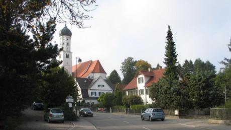 Der Bereich Am Schlossberg soll neu gestaltet werden: Öffentliche Grünflächen, Flächen für den Gemeinbedarf sowie gemischte Bauflächen in Form eines Misch- und Dorfgebiets werden im Bebauungsplan festgelegt.  
