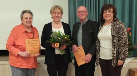 Klara Fischer, Elisabeth und Kurt Gramer (von links) wurden von der Vorsitzenden Corinna Kammerer für 30-jährige Mitgliedschaft ausgezeichnet. 
