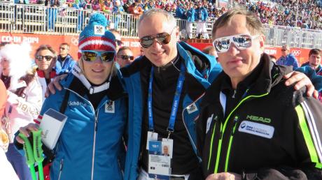 Peter Schöffel (Mitte) trifft in Sotschi auf Ski-Legenden: Nicole Hosp und Franz Klammer (rechts). 