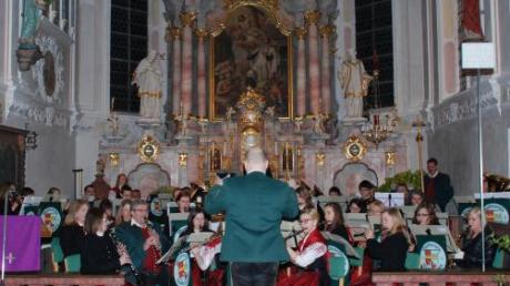 Die Musikkapelle Walkertshofen gibt ein Konzert in St. Alban. 
