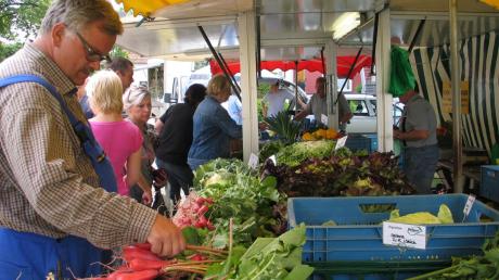 Frisch, knackig, aus der Region: In Graben hat erstmals ein Wochenmarkt seine Pforten geöffnet. 
