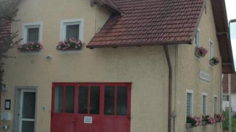 Derzeit ist die Walkertshofer Feuerwehr im Gemeindehaus untergebracht. Kommt nun ein neues, notwendiges, Feuerwehrfahrzeug, so ist ein Neubau notwendig. Doch dazu fehlt der Gemeinde das Geld. 

