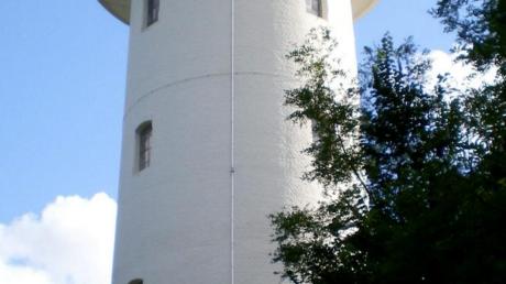 Der Wasserturm in Lagerlechfeld markiert die Grenze zwischen den Gemeinden Graben und Untermeitingen. Über diese Grenze hinweg wird es heuer zum ersten Mal einen Weihnachtsschmuck geben.  
