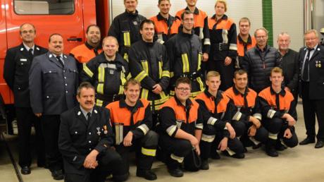 Vier Gruppen der Freiwilligen Feuerwehr Wehringen – hier ein Ausschnitt – haben ihr Können bei der Prüfung zum Leistungsabzeichen nachgewiesen. 
