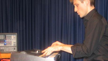 Tobias Reinsch hat den Neujahrsempfang der Gemeinde Graben musikalisch umrahmt.