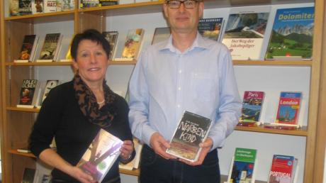Büchereileiterin Christine Knoller und Mitarbeiter Thomas Heinrich freuen sich über den wachsenden Zuspruch für die Gemeindebücherei Graben. 
