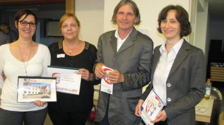 Karina Pade, Silvia Seifert, Ulrich Schwarzenberger und Vera Lachenmaier (von links) sind die Hauptorganisatoren des Informationsabends „Miteinander – Füreinander“ im Kulturzentrum Graben. 