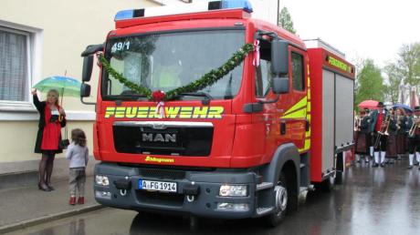 Die Musikkapelle Gennach führte den Festzug bei der Einweihungsfeier des neuen MLF-Fahrzeugs der Freiwilligen Feuerwehr Gennach an.