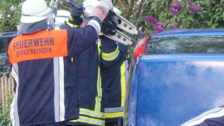 Brandbekämpfung und Rettung von Menschen aus Häusern und Fahrzeugen gehören zum Pflichtprogramm der Feuerwehren. 	