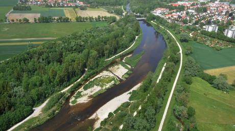 Das Luftbild zeigt die Auswirkungen des Projekts "Wertach vital"  zwischen Inningen und Göggingen, kurz vor der Wellenburger Allee.