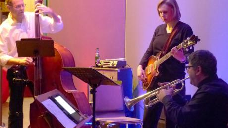 Das An’D Sharp Trio mit (von links) Andreas Scharf, Vicky Komeyer und Wolfgang Weber präsentierte sanften Jazz nach Stücken von Chet Baker.