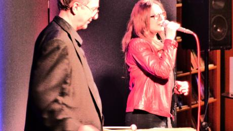 Das Augsburger Jazz-Duo Stefanie Schlesinger (Gesang) und Wolfgang Lackerschmid (Vibraphon) traten im Kulturhaus Graben auf. 