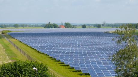 140.000 Solarmodule stehen heute auf dem ehemaligen Gelände des Wertachtalsenders.