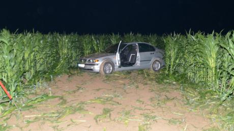 Mit einer Schleuderfahrt in ein Maisfeld endete das Verfolgungsrennen, das sich ein junger Mann in der Nacht zum Samstag mit der Polizei auf dem Lechfeld lieferte. 	