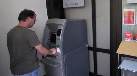 Bargeld kann man am Geldautomat der Kreissparkasse in Lagerlechfeld noch holen, das SB-Terminal für Überweisungen und Kontoauszüge wurde schon Anfang Juli abgebaut. Das beklagen viele Kunden. 