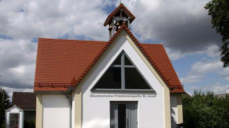 Die ökumenische Friedenskapelle St. Josef in Obermeitingen ist ein gelungenes Beispiel für dörflichen und ökumenischen Gemeinschaftsgeist. Sie ist im Besitz des Kapellenvereins Obermeitingen, der sie der katholischen und der evangelischen Pfarrei für Gottesdienste und Andachten zur Verfügung stellt. 	