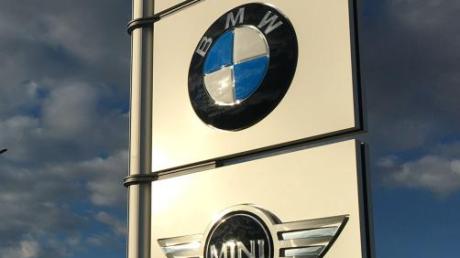 BMW gewährt auf dem Lechfeld einen Blick hinter die Kulissen – aber nur für Unternehmer. 	