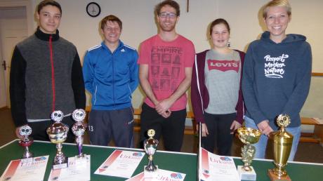 Die erfolgreichsten Akteure bei der 31. Konradshofer TT-Dorfmeisterschaft waren: (von links) Alexander Wilhelm, Dominik Kuhn, Andreas Drabek, Chiara Bravi und Bernadette Kormann. 	