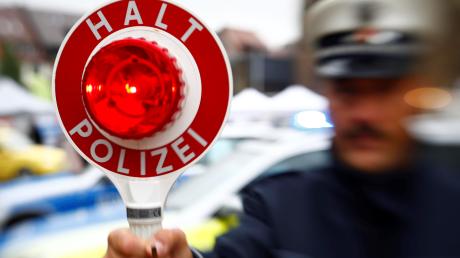 Eine alkoholisierte Autofahrerin wurde von der Polizei bei Horgau aus dem Verkehr gezogen.