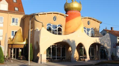 Die Chocolaterie von Peter Müller in Königsbrunn wurde in Anlehnung an den katalanischen Architekten Antoni Gaudí entworfen. Das Schokoschlösschen in Königsbrunn war in der 70- jährigen Geschichte des Bauunternehmens Mayr in Obermeitingen eine der größten Herausforderungen.