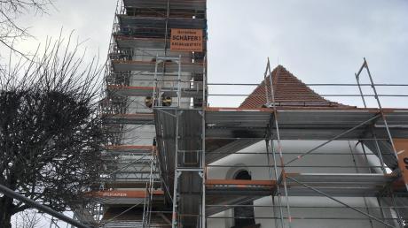 Die Pfarrkirche St. Vitus in Oberottmarshausen ist derzeit nicht die einzige krichliche Baustelle im Augsburger Land. Die Sanierung der vielen Sakralbauten fordert die örtlichen Kirchenstiftungen stark heraus.