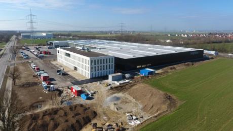 Diese Woche wird auch das neue Bürogebäude des Schweißtischexperten Siegmund nahe der B17 in Oberottmarshausen von den Mitarbeitern bezogen.