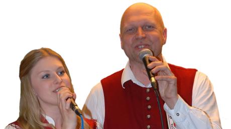  Sangen sich auf Anhieb in die Herzen des Publikums: Ramona Spindler und Dirigent Roland Dworschak. 