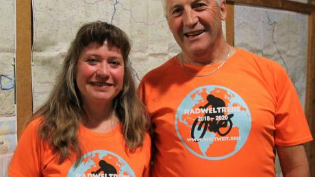 Martin Rid und Karin Löhr präsentierten in Obermeitingen die Erlebnisse ihrer Radtour von Nowosibirsk nach Chongqing.  	