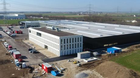 Im April wurde auch das neue Bürogebäude des Schweißtischexperten Siegmund in Oberottmarshausen von den Mitarbeitern bezogen. 	