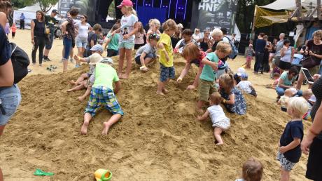 Auch dieses Jahr wollen die Organisatoren den Sand erst nach dem Kindertag fertig verteilen, damit die Kleinen etwas zum Sandeln haben.