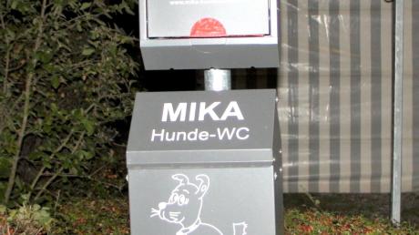 Bei der Entsorgung von Hundekotbeuteln gibt es immer wieder Beschwerden. In Kleinaitingen wurden dafür Hundetoiletten, wie hier am Rathausplatz, aufgestellt. 	