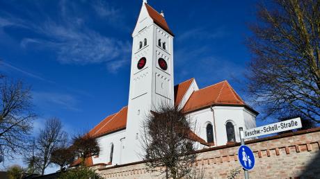 Die Pfarrkirche in Oberottmarshausen musste aufwendig saniert werden, die Kosten für die Arbeiten belaufen sich auf rund 600000 Euro. 